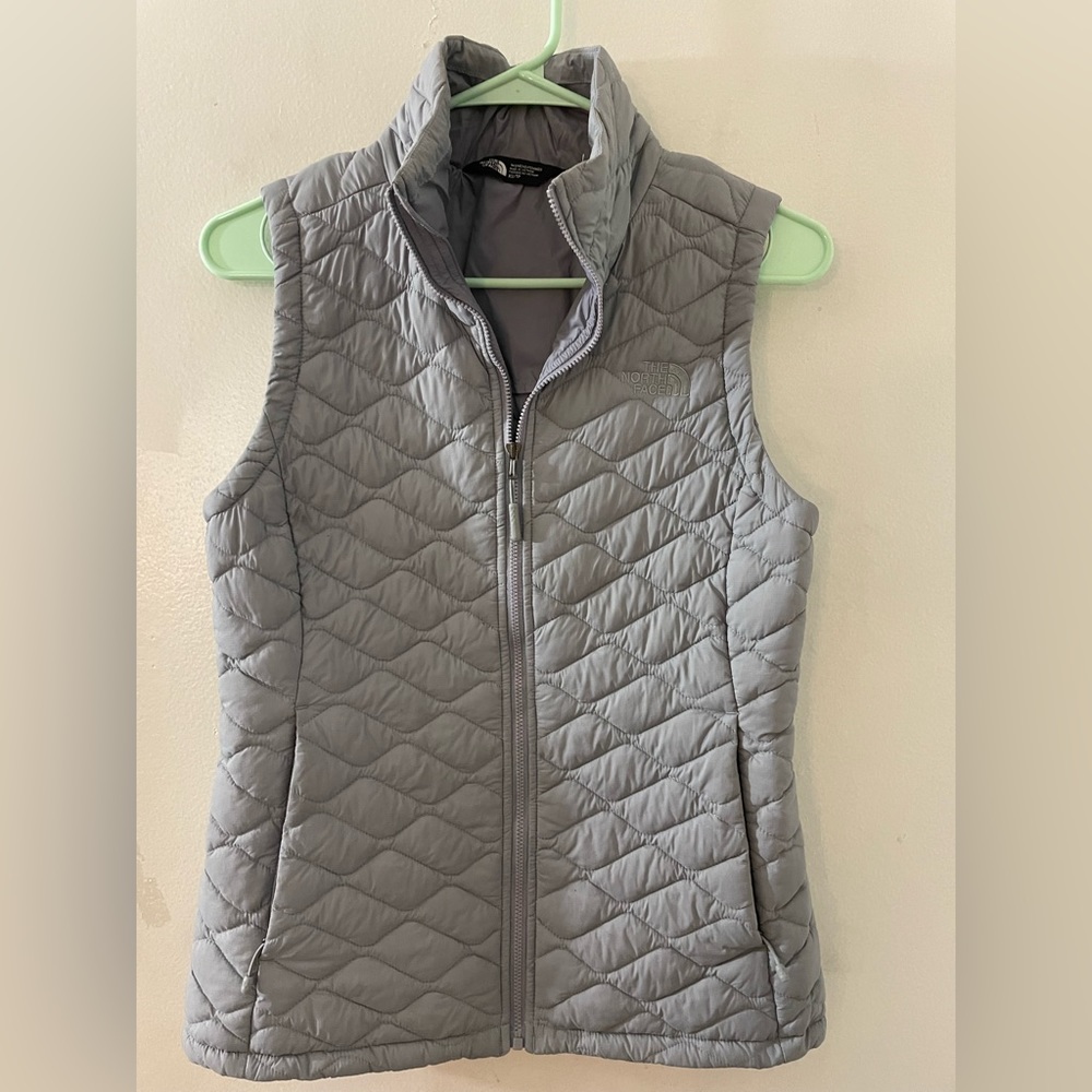The North Face women’s vest, gray, XS, very good condition